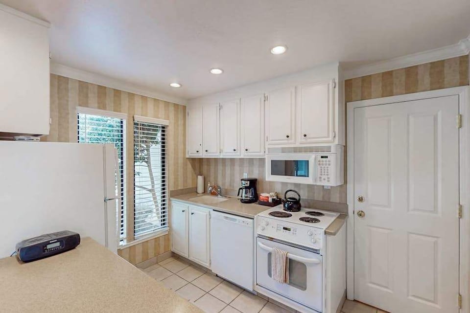 Brew your morning coffee and plan your Napa winery itinerary — your kitchen has a coffee maker, microwave, and stove ready for any meal