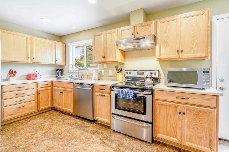 Cook with Sonoma County's legendary produce in your full kitchen — a gas range, dishwasher, microwave, and ample counter space make meal prep a pleasure.