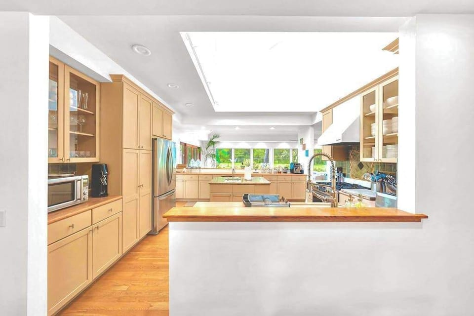 Stock up at Andy's Produce Market nearby and enjoy your fully equipped kitchen — microwave, coffee maker, and butcher-block counters ready for your culinary creations
