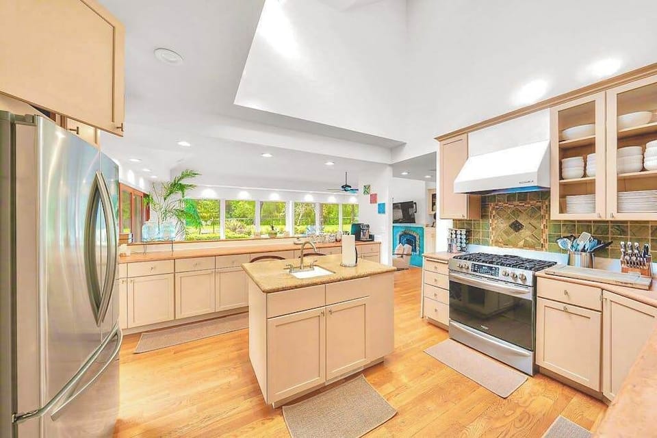 Whip up Sonoma-inspired meals with your gas range, double-door fridge, and ample counter space — everything you need for a gourmet wine country getaway