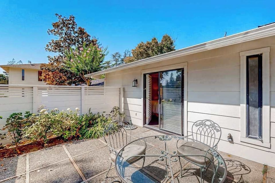Linger over a Napa Valley sunset at your second private patio with bistro dining, lush landscaping, and a quiet entrance all your own.