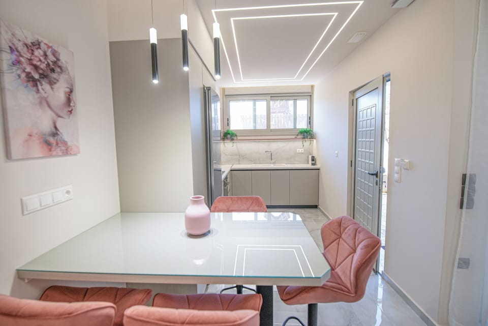 Apartment, Courtyard View | Private kitchen | Espresso maker, electric kettle