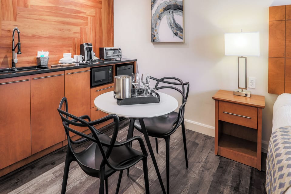 Studio, 1 Queen Bed | Living area | 39-inch LED TV with satellite channels, TV