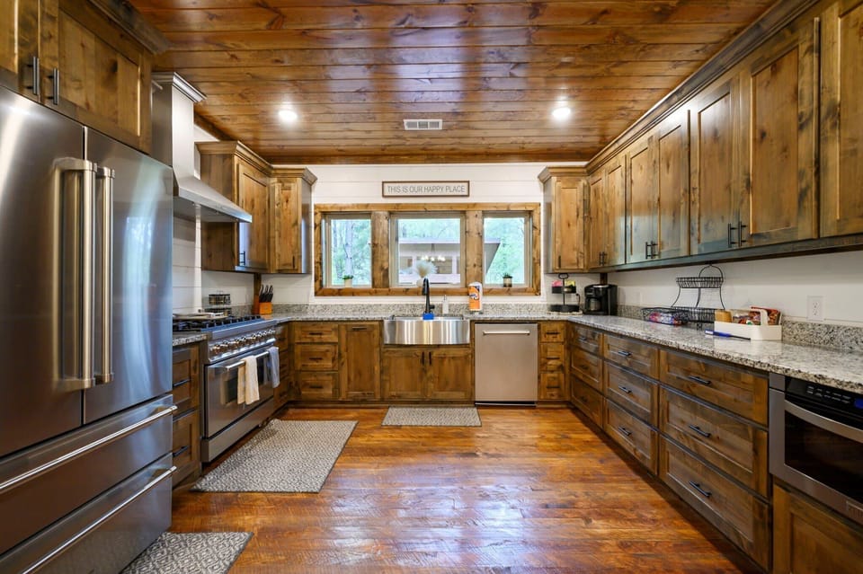 Cabin, Multiple Beds, Hot Tub, Garden View (The Retreat at Red Fern) | Private kitchen