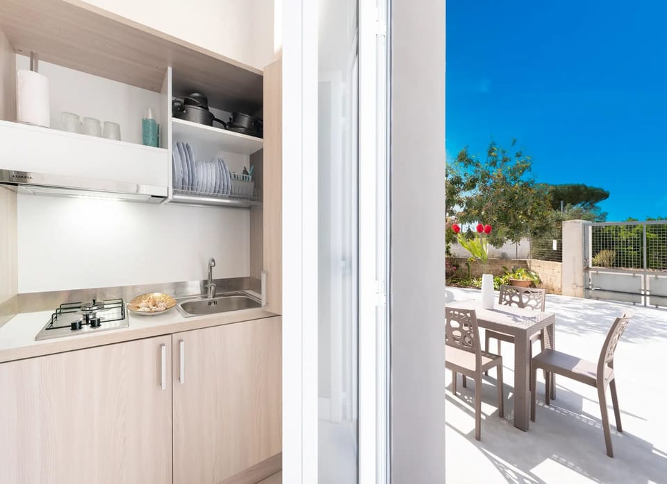 House, Smoking, Garden View | Interior