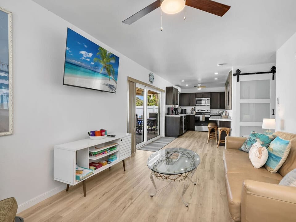 Designed for connection—enjoy an open-concept layout that brings together lounging, cooking, and dining with ease.