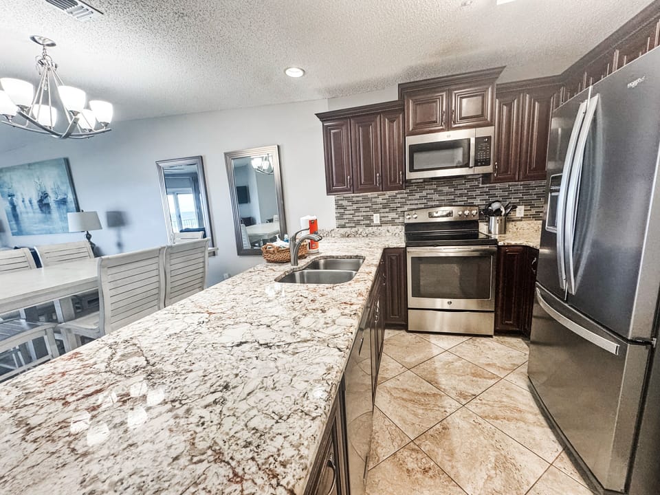 Newly updated kitchen with brand new, gorgeous counter tops.