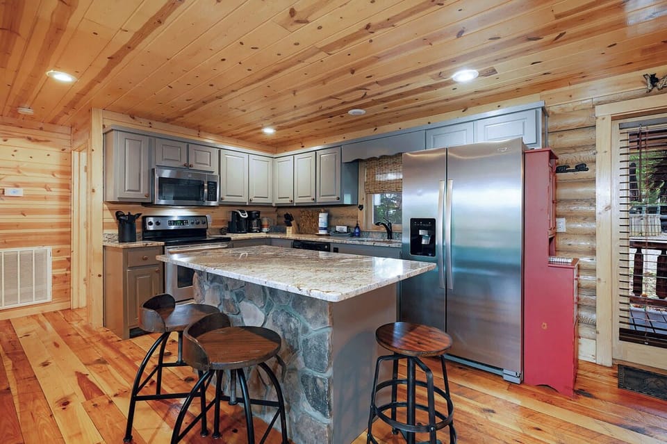 Cabin, Multiple Beds, Hot Tub, Mountain View (Whippoorwill Calling) | Private kitchen