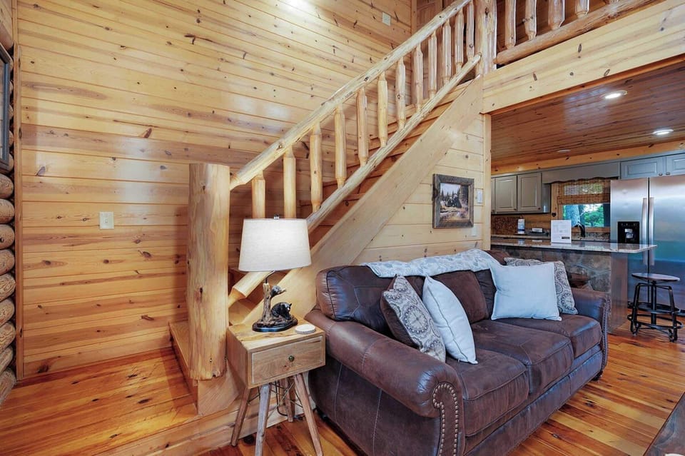 Cabin, Multiple Beds, Hot Tub, Mountain View (Whippoorwill Calling) | Living area