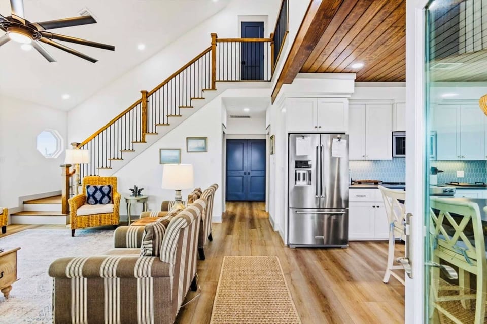 House, Multiple Beds, Patio (Spoonbill at West Bay) | Interior