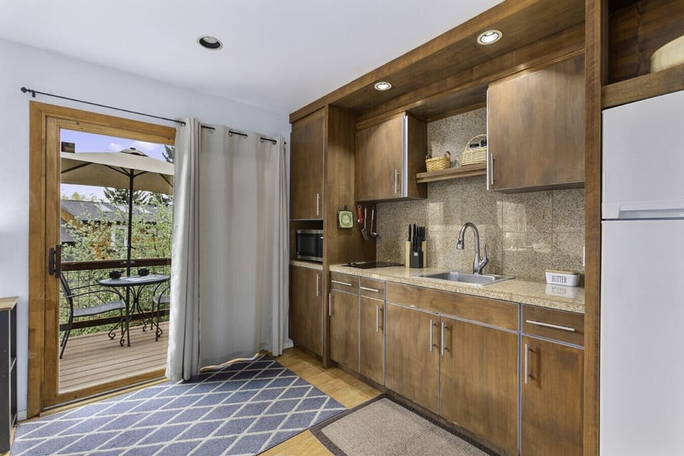 Kitchen area, sliding door to the deck!