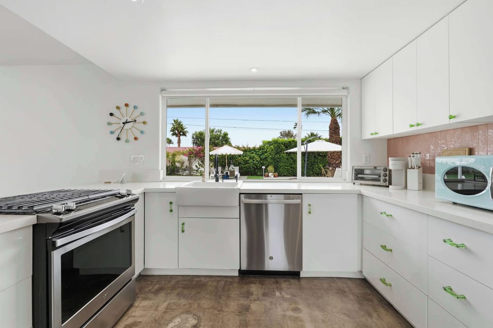 House, Multiple Beds, Pool Access, Mountain View (Mtn View Retreat) | Private kitchen | Coffee/tea maker