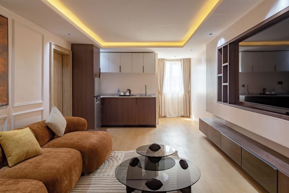 Presidential Suite, City View | Living area