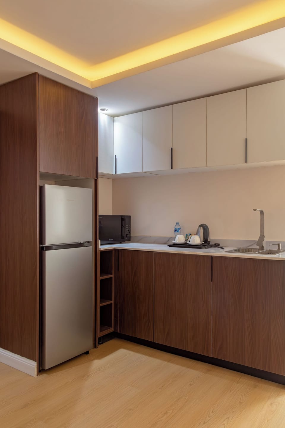 Presidential Suite, City View | Private kitchen | Mini-fridge, microwave