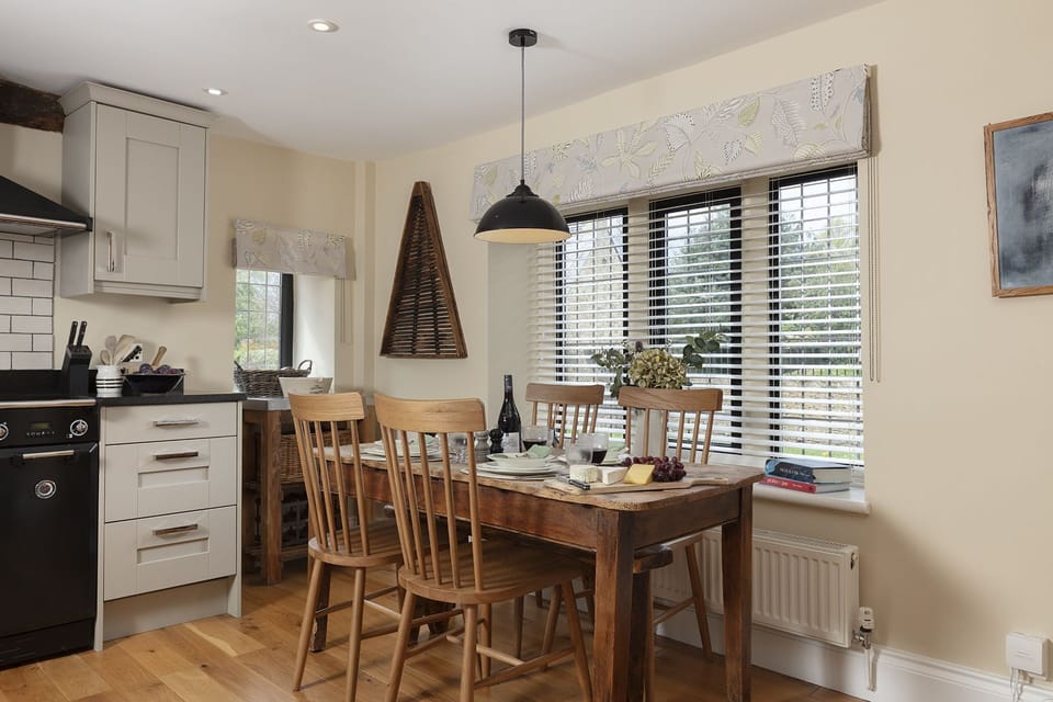 Sun Cottage Kitchen - StayCotswold