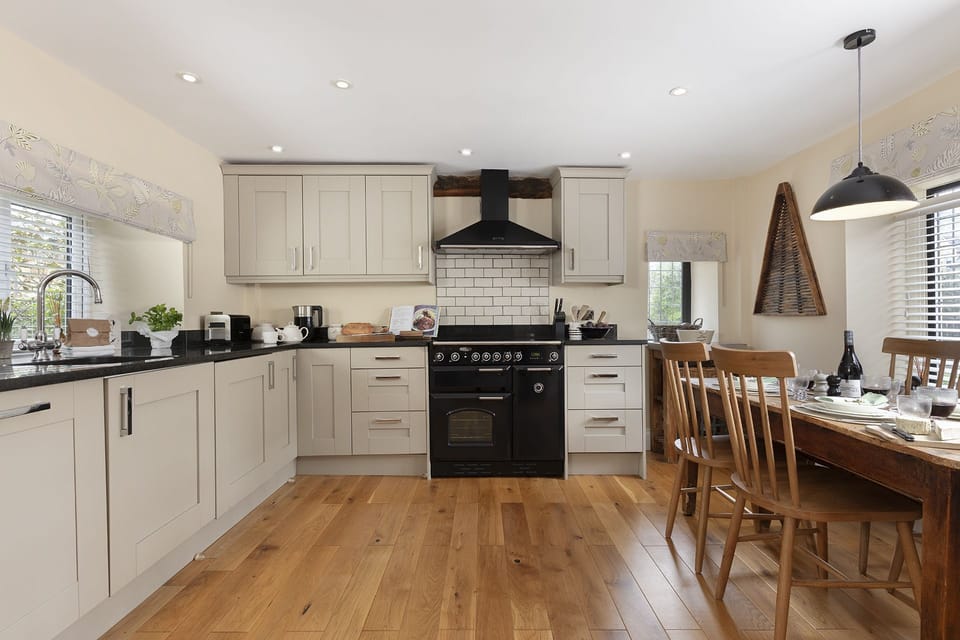 Sun Cottage Kitchen - StayCotswold