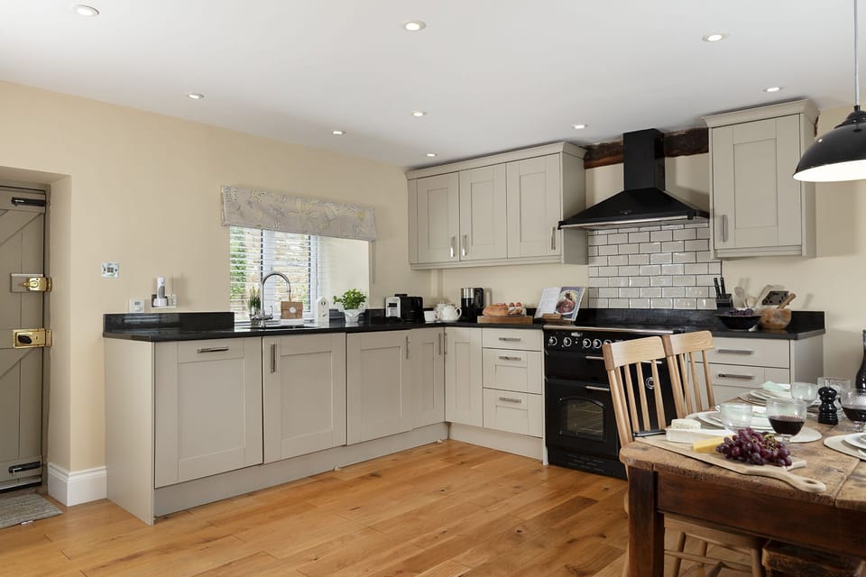 Sun Cottage Kitchen - StayCotswold