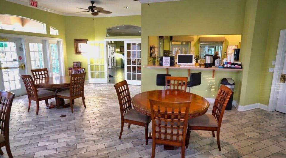 Dining area image 1