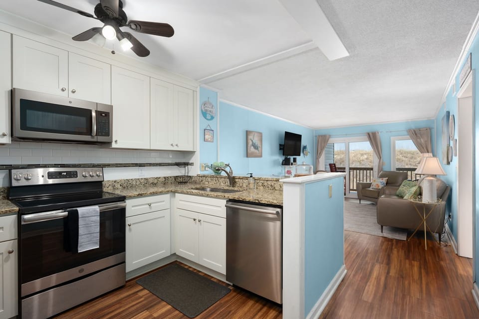 Fully equipped kitchen with breakfast bar seating