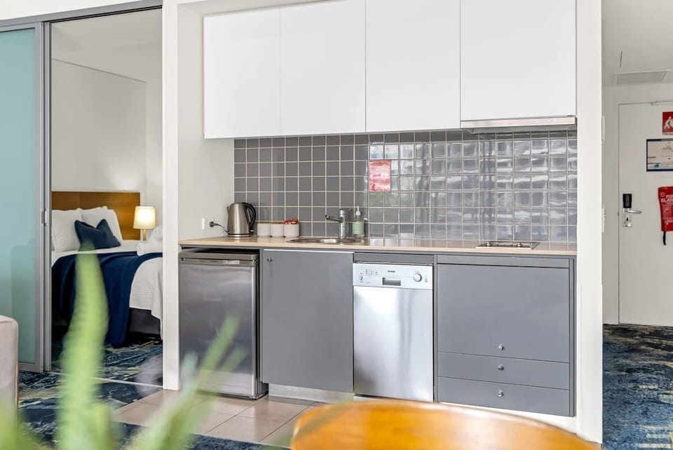 The fully equipped kitchen features modern appliances, including a ceramic cooktop, microwave, and dishwasher. Perfect for preparing home-cooked meals during your stay.