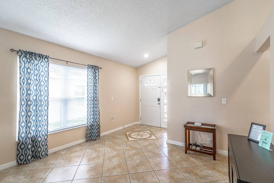 Single Level home with vaulted ceilings and room for everyone!
