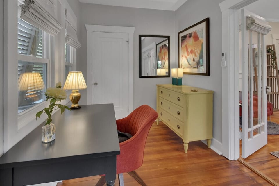 Guest Room / Work Space