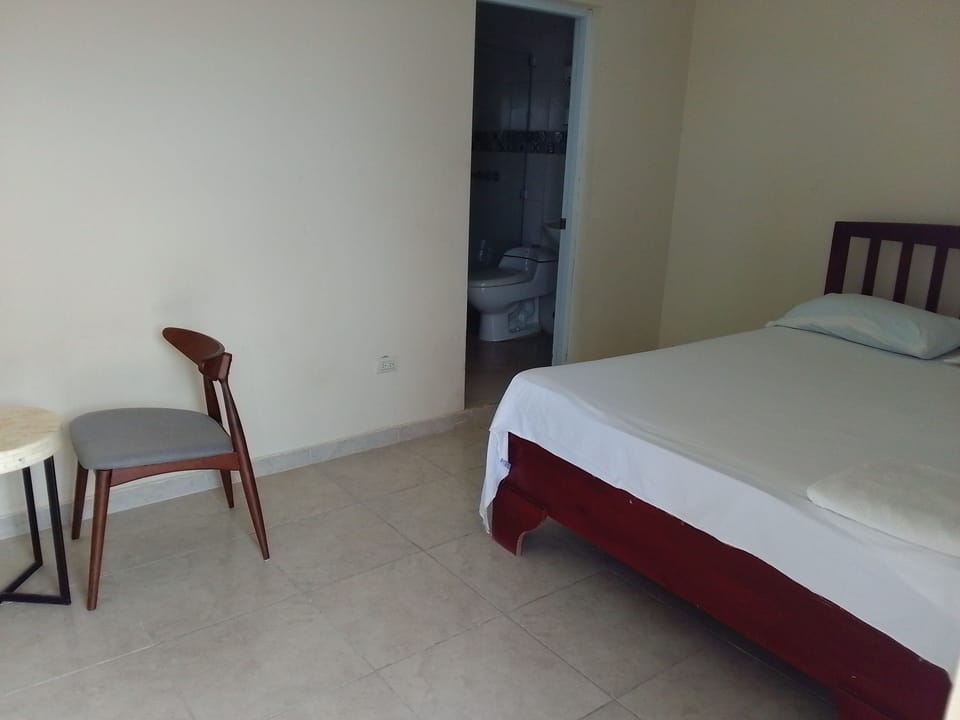 Queen Room with A/C | WiFi (free)