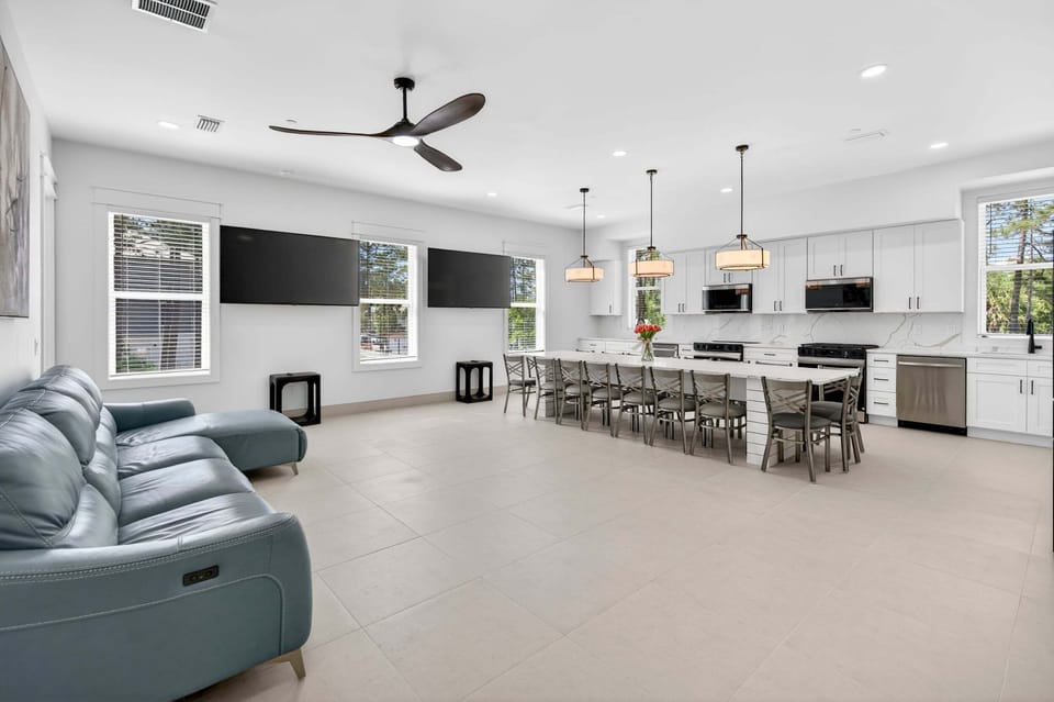 Golden Getaway - Seagrove - Living Room & Dining Area