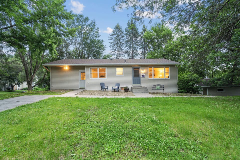 Enjoy this charming, quiet home for your visit to Stillwater.