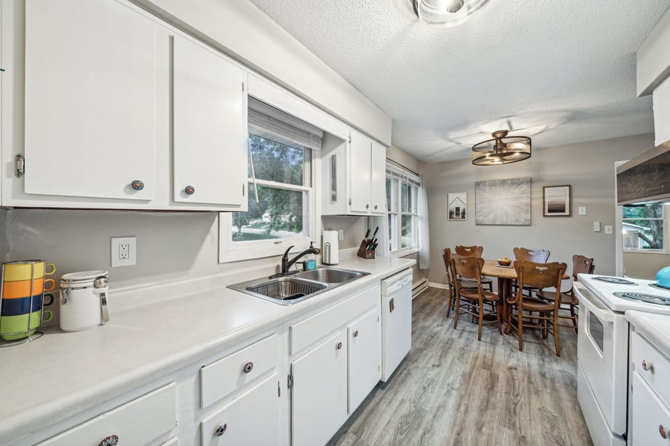 Enjoy the fully-stocked kitchen for cooking and dining!