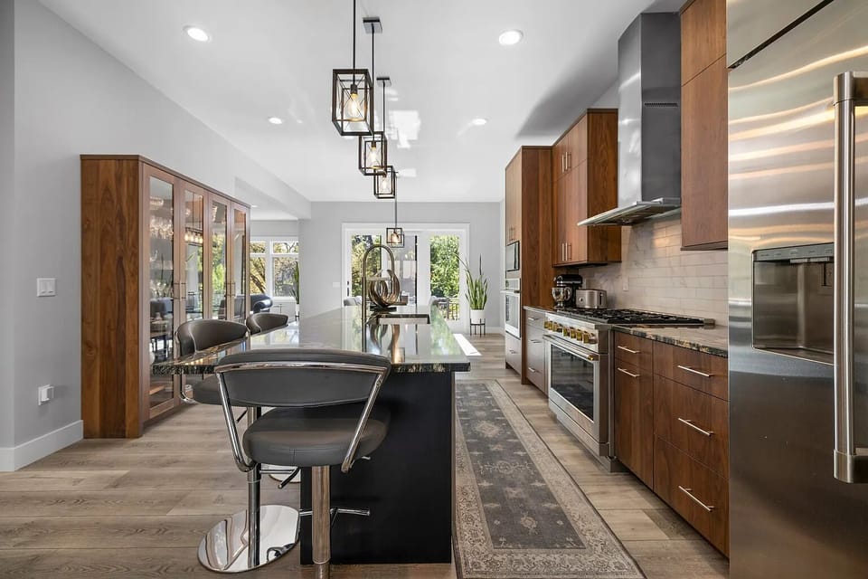 A kitchen designed to impress ✨
Spacious island, sleek finishes, and high-end appliances—perfect for cooking, gathering, and entertaining in style.