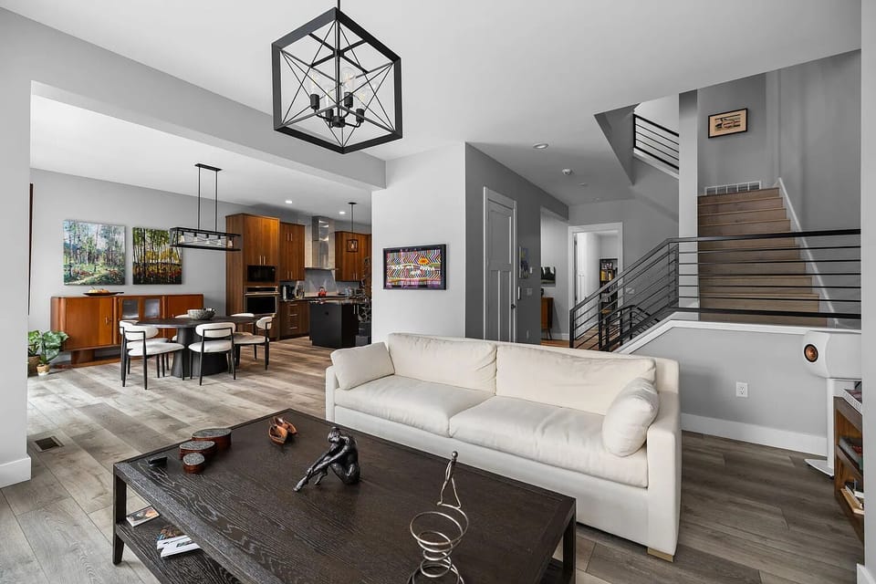 Open-concept living, but make it elevated ✨
Seamless flow from lounge to dining to kitchen—made for gathering in style.