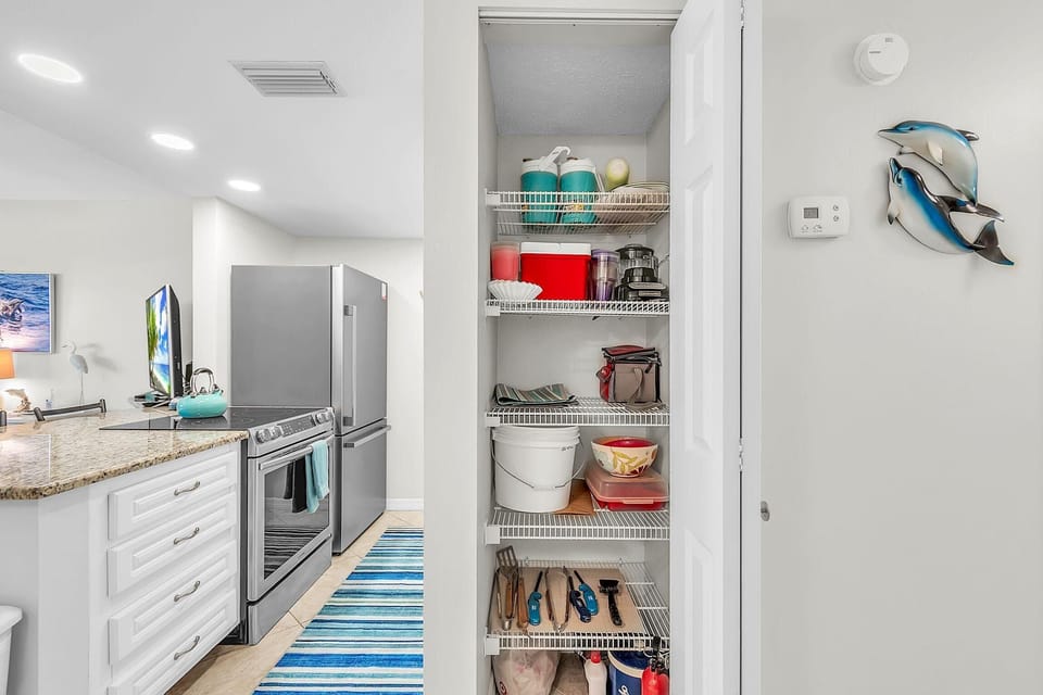 Condo, 2 Queen Beds (Sunset Chateau 210) | Private kitchen