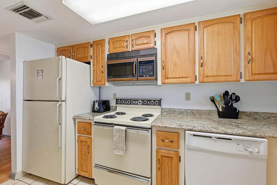 House, Multiple Beds (Oasis 18) | Private kitchen