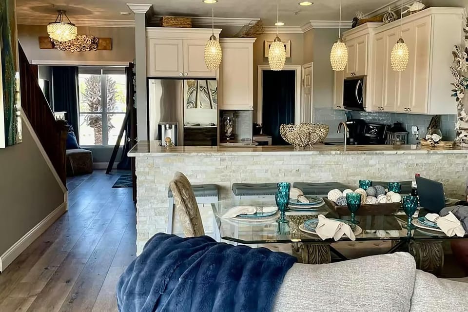 House, Multiple Beds (Beach Pointe 102- The Salty Seahorse) | Interior
