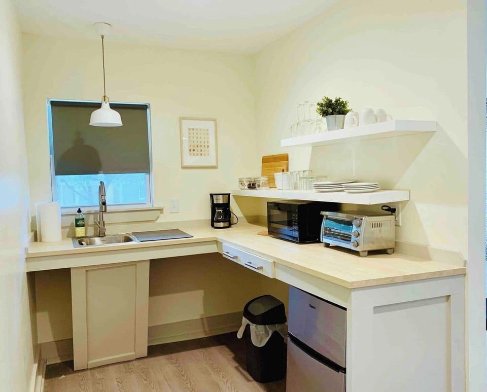 Kitchenette with everything you need 