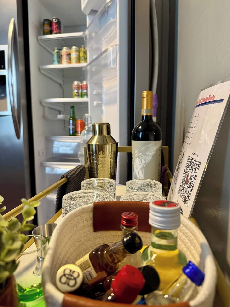 Ask about our premium welcome packages (complimentary for 4 night stays during the week and 2-night weekends:

*Luxury Arrival Package
* Work & Wind Down Package
* Personalized Bar Package
* Romantic Getaway Package