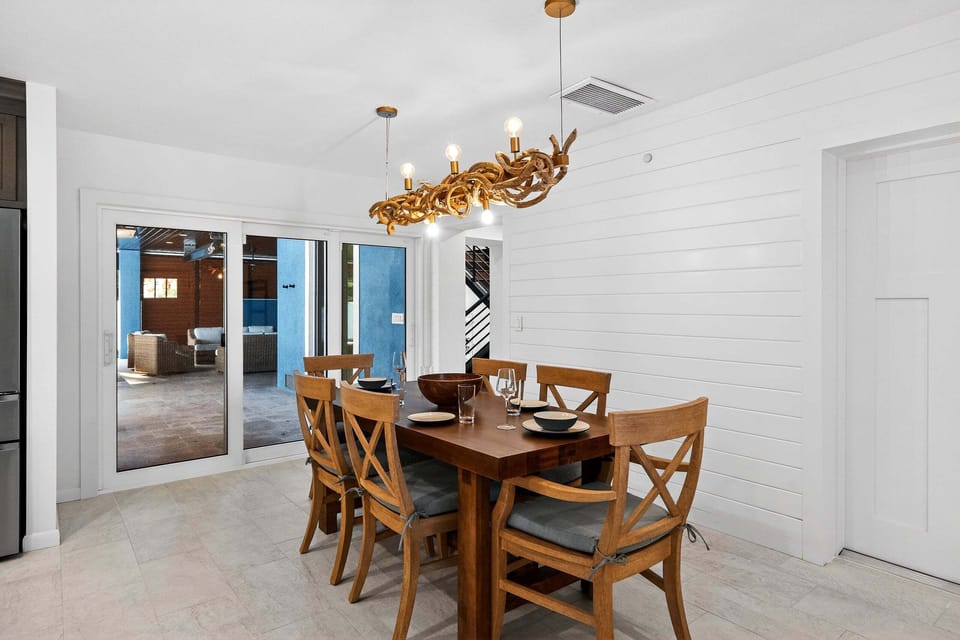 Enjoy memorable dinners together after a day at Clearwater Beach.