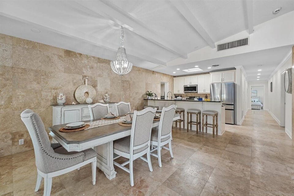 Enjoy family meals in this Huge dining area that can comfortably sit 6 guests.