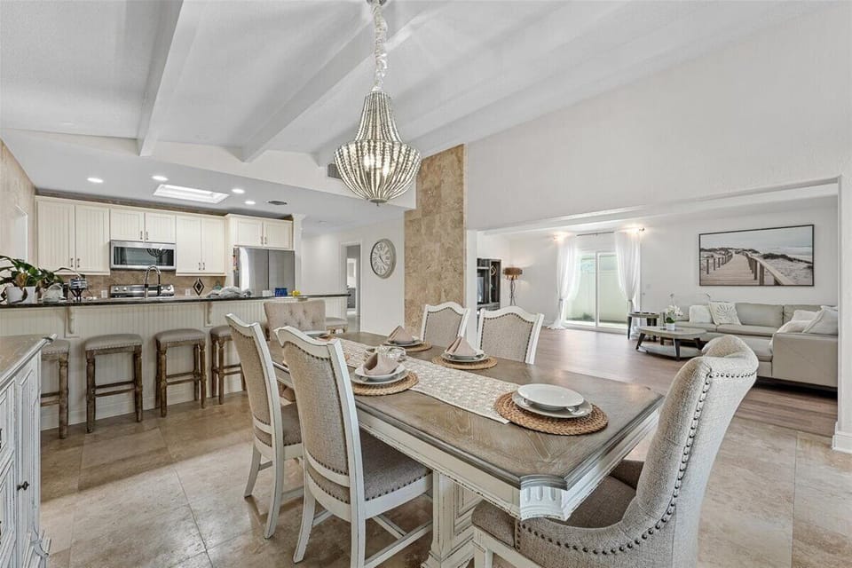 Enjoy family meals in this Huge dining area that can comfortably sit 6 guests.