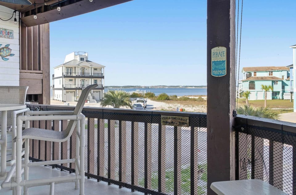Balcony with Ocean Breeze