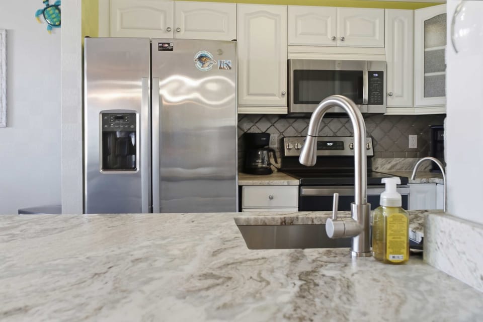 Modern Appliances, Beachy Vibes