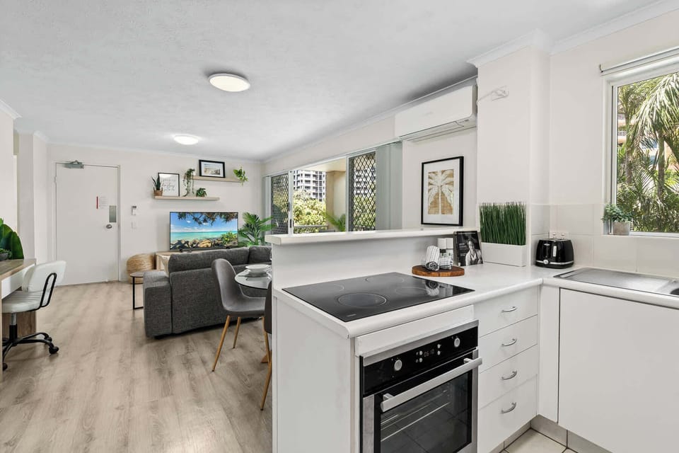 Kitchen comes complete with clothes laundry area and facilities - essential for longer term stays !
