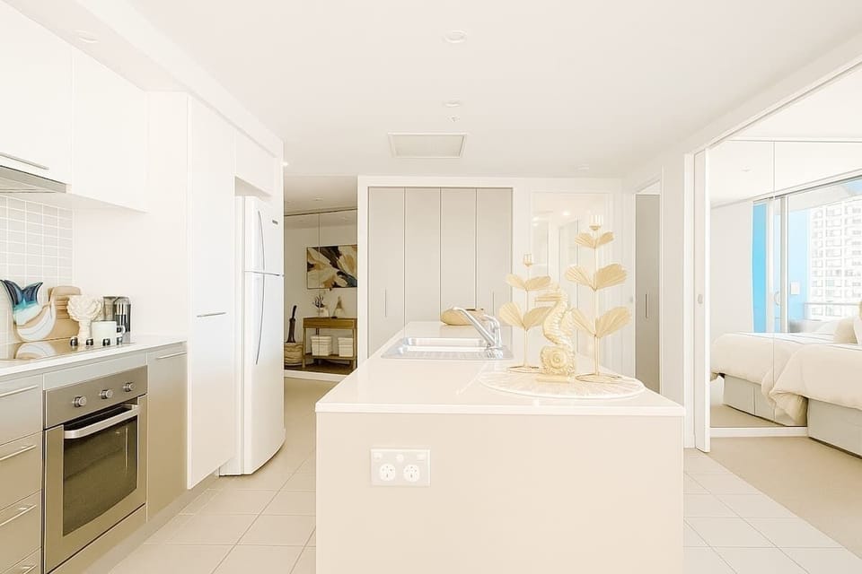Kitchen Details
Stylish, modern kitchen equipped with sleek appliances and all the essentials for home-cooked meals.