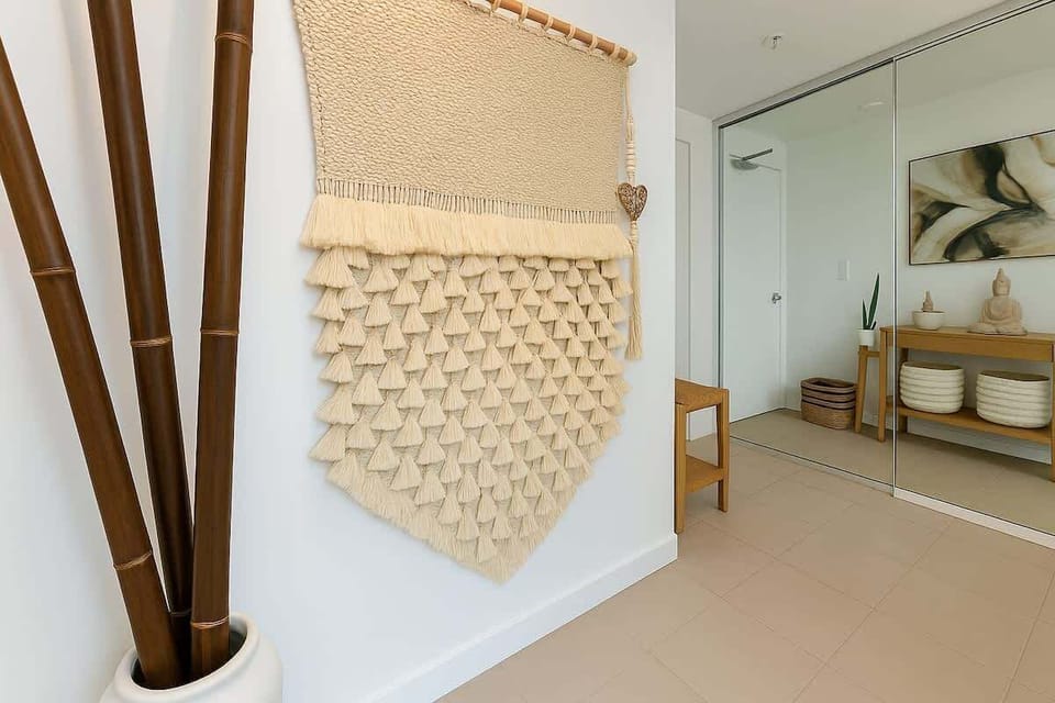Hallway & Decor
Minimalist hallway with modern coastal decor setting a relaxed Gold Coast vibe throughout the apartment.