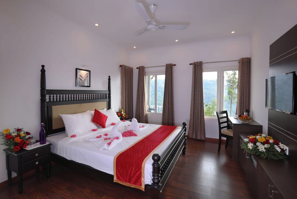 2 Bedroom Ac Cottage | Laptop workspace, soundproofing, iron/ironing board, free WiFi