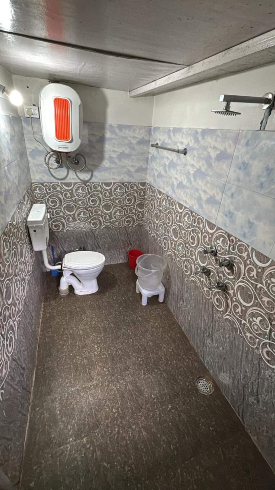 Family Room | Bathroom | Shower