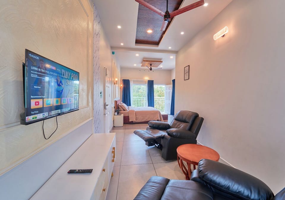 Standard Single Room, Balcony, Mountain View | Interior