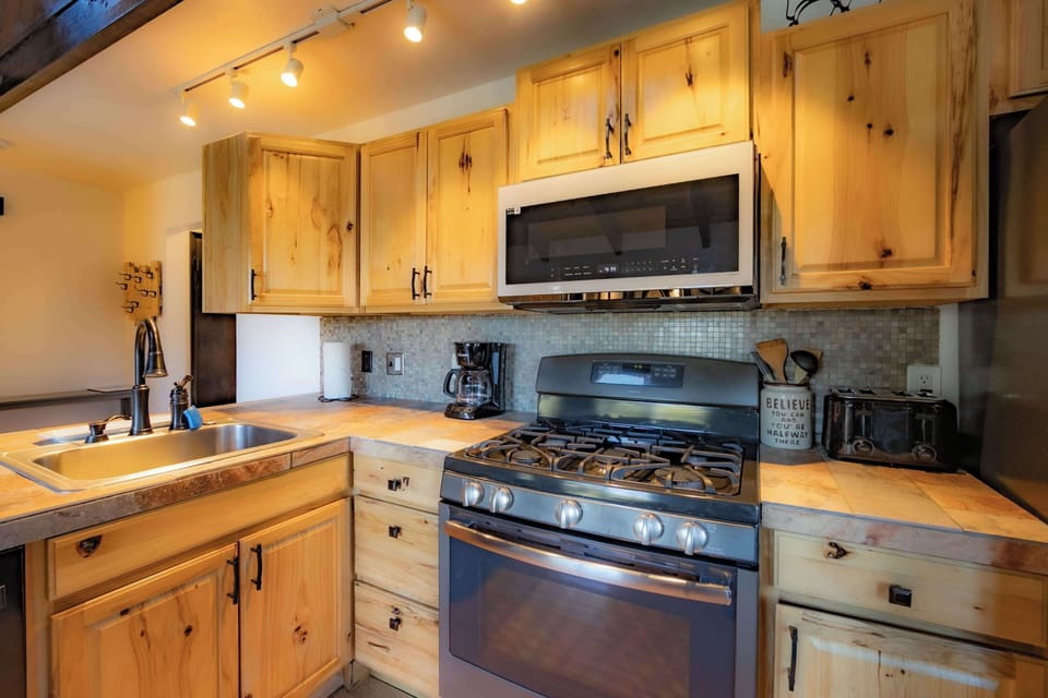 A thoughtfully designed kitchen for easy vacation living