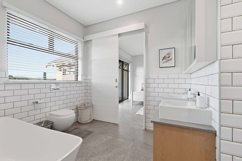 Shared Dormitory, 2 Bedrooms, Balcony, Garden View | Bathroom